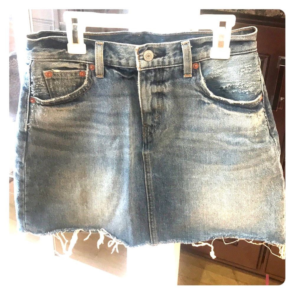 Levi’s distressed jean mini skirt